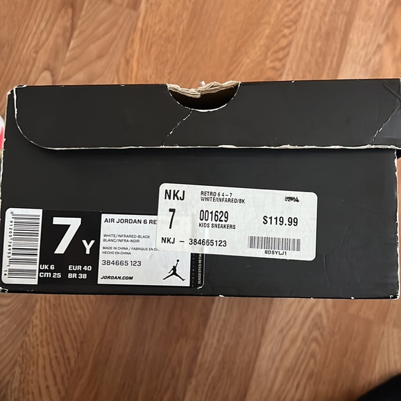 Women’s Size 7 Jordan 6 white/infrared - Picture 4 of 4